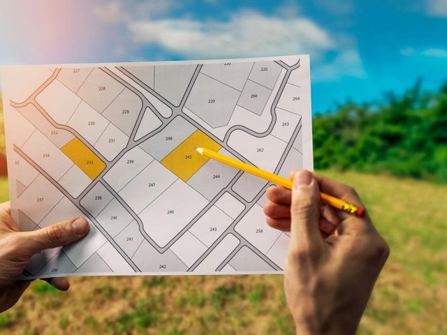 Como elixir o terreo adecuado para construír unha casa?