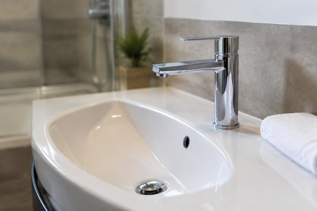Reforma integral de baño en Tui a partir de su propio diseño - Imagen 1