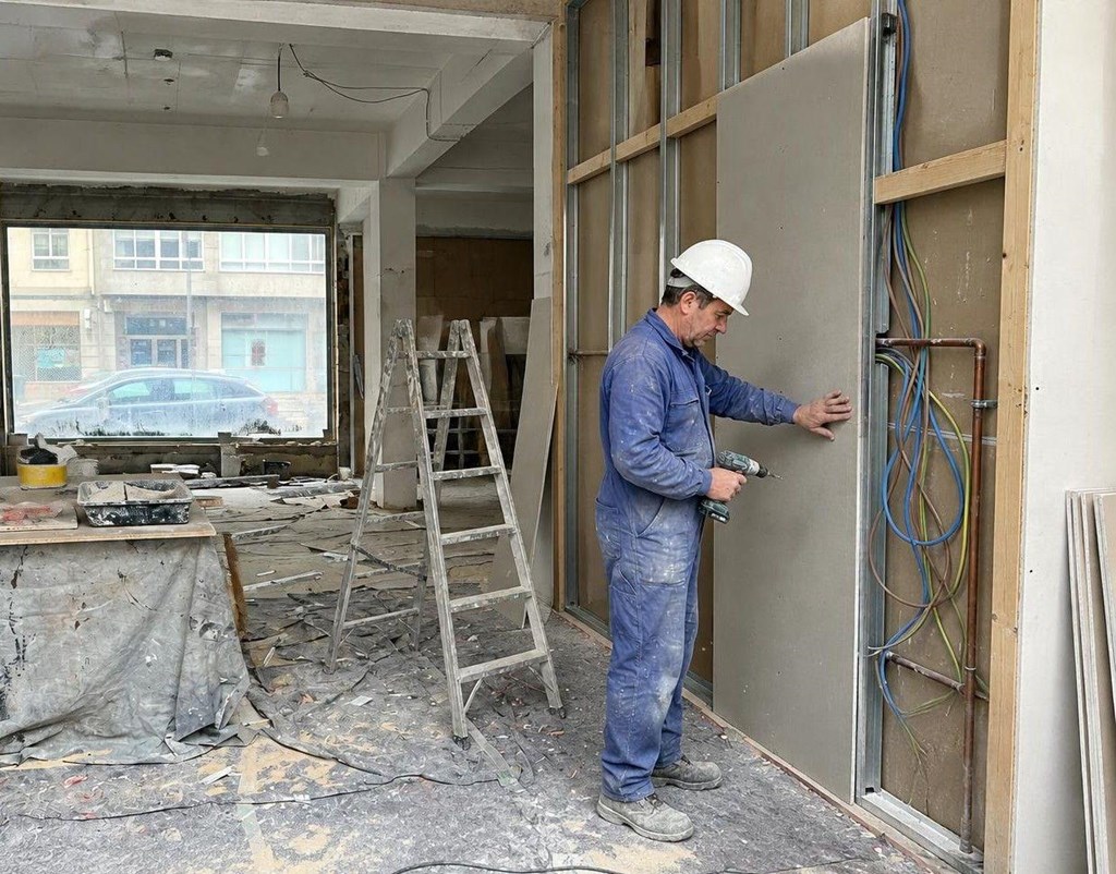Foto 1 Reforma integral de locales comerciales en Vigo, listos para abrir