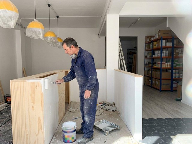 Reforma parcial de locales comerciales en Vigo sin cerrar su negocio